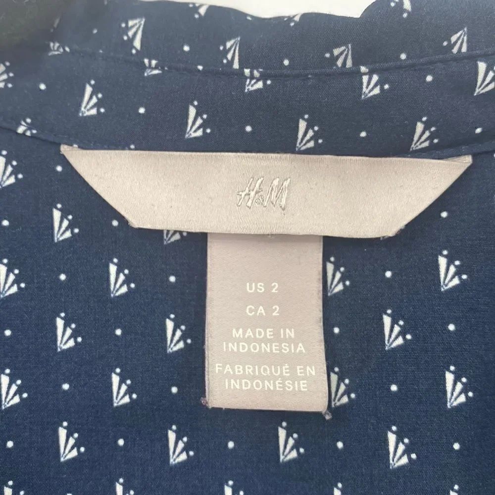 H&M Blue Shite Design Print Blouse size 2 - Picture 3 of 5